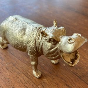 Neato gold hippo